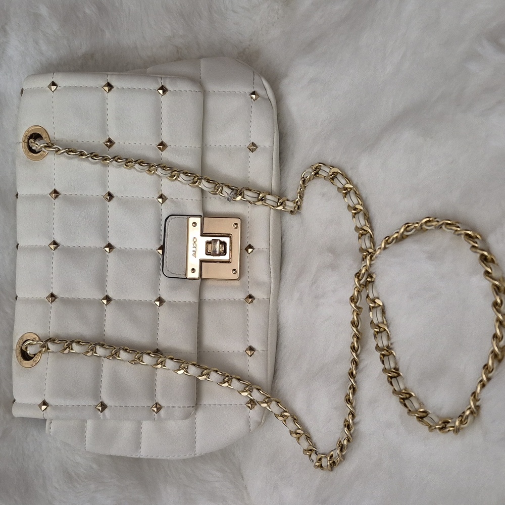 Aldo Ivory Quilted Shoulder Bag with Gold Chain - Picture 9 of 16